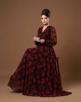 Robe longue portefeuille en mousseline à fleurs, col en V et manches à revers