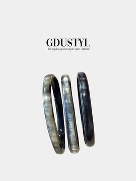 Weeks bracelets in gray zebu horn