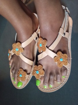 Sandales maasaï femmes africaines / 2021 / newstock / cuir / sandales plates