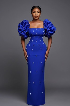 Robe glamour bleu roi à épaules dénudées avec manches spectaculaires
