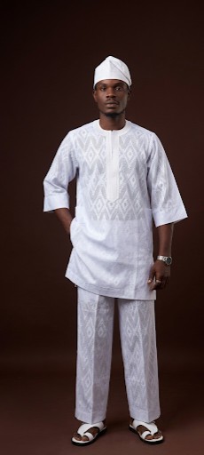 Ensemble Royal Blanc Senator — 3 pièces brodées en aso-oke