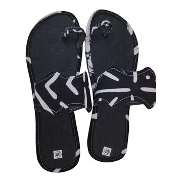 Sandales artisanales en tissu wax Bogolan noir et blanc