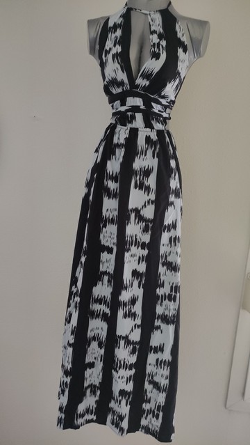 Robe longue nouée dans le dos