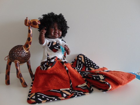 BOGOLAN Wax baby box 1 bodysuit, 1 bath cape, 1 washcloth, 1 pacifier clip and 2 bibs.