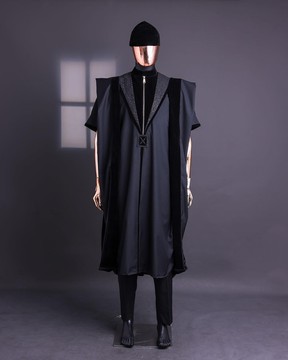 A Noir anthracite, revers de véhicule avec rabat en tyrolienne, détails de conception agbada