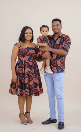 Tenues en imprimé africain pour mère, père et fille, tenues familiales culturelles uniques, famille de 6 personnes