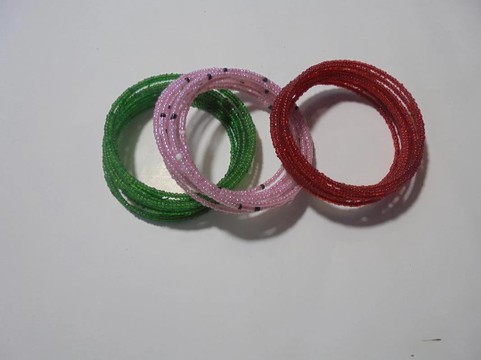 3 bracelets joncs en perles de fil spirale du Kenya