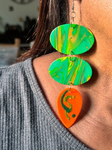 OZÉ20-10: Large green soundtracks with orange artwork