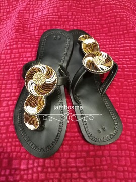 Sandales pour femmes africaines, sandales Massaï, sandales d'été, sandales en cuir perlé, chaussures pour femmes