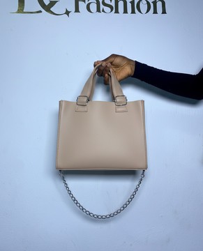 Sac cabas élégant marron avec bandoulière à chaîne