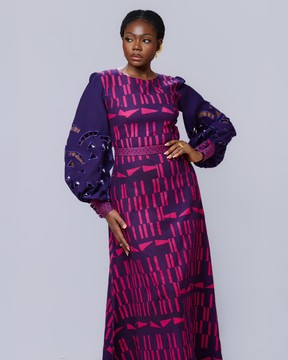 Robe longue Fâ batik violette à manches brodées