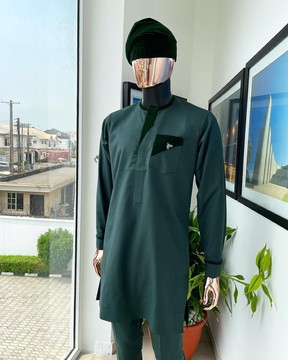 Un vert de course britannique rechargé, un caftan à broderie monochrome