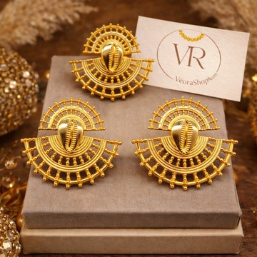 Set of gold-plated African cowrie shell jewelry – necklace &amp; earrings – African heritage