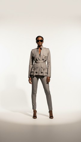 L’ENSEMBLE VESTE-CHEMISE GRIS