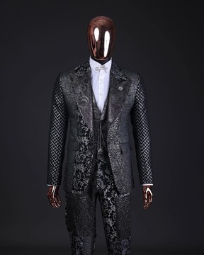 Le costume en jacquard métallisé à revers en pointe en tissu jacquard mélangé or et argent "gogo" en édition limitée