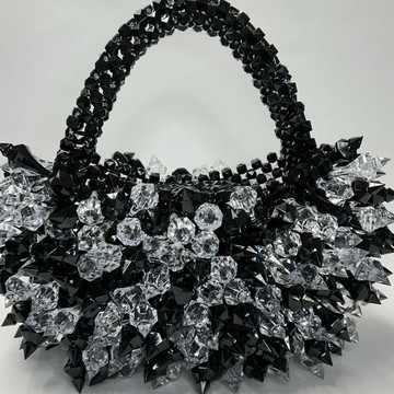 Sac à main Aurora pour femme à perles pointues, couleur noir et blanc.