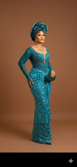 Robe corset ornée d’un bleu sarcelle éclatant