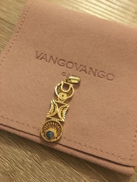 Aloalo pendant with Sapphire cabochon