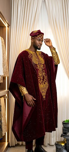 Ensemble Agbada gris bicolore à manches larges avec casquette pour homme – Tenue sénatoriale africaine contemporaine (3 pièces)