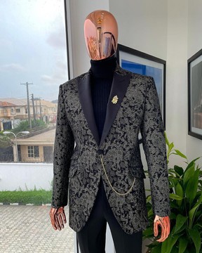 A Metallic coarse pattern jacquard peak lapel Suit