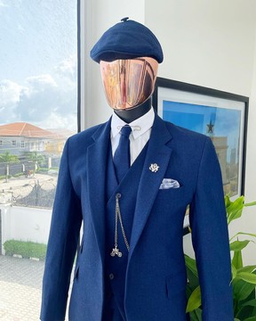 Un costume « Peaky Blinders » bleu marine - Jorgecarli super 140's - « Board Room » à revers crantés