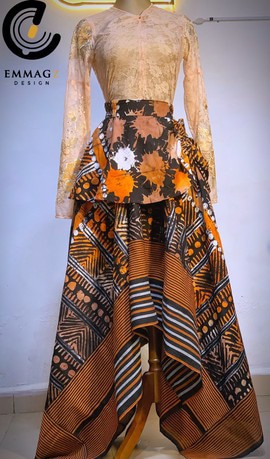 Jupe cérémonielle avec mouchoir (mélange d’Adire et d’Aso oke)