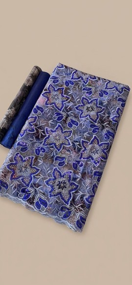 Tissu en dentelle de luxe bleu roi brodé de motifs floraux avec ensemble Sego Gele assorti