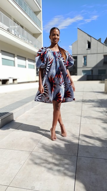 White and burgundy tunic dress with balloon sleeves in wax