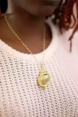 Caurine 🐚English necklace and shells gilded with 24K Gold "Koni"