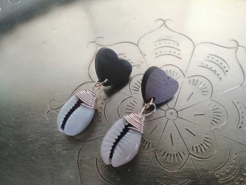 “Bel Tchè Bouliki” cowrie shell earrings
