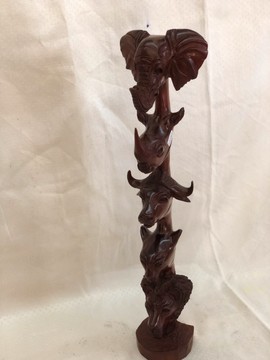 Décoration intérieure en bois exotique africain, design vertical en bâton avec les Big 5, pièce unique pour votre intérieur