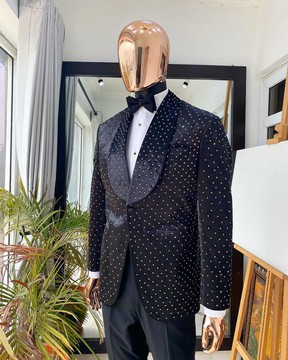 A reloaded “Justin” Italian velvet blazer suit
