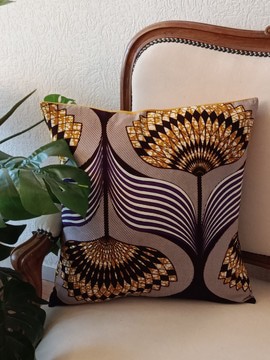 "Nénuphar". Housse de coussin en wax.  Dimension : 50 cm x 50 cm.