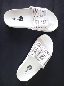 BEIGE BOGO SLIDES