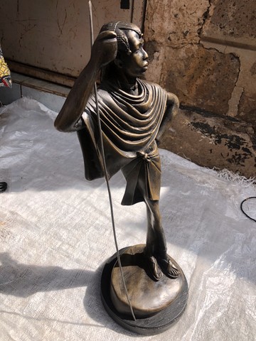 Massaï debout posture sculpture en bronze/statue de décoration de table/accessoire de style intérieur