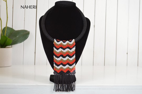African beaded zulu necklace short pendant | Chevron design