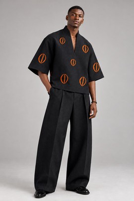 Ensemble traditionnel noir deux pièces pour homme avec détails brodés orange