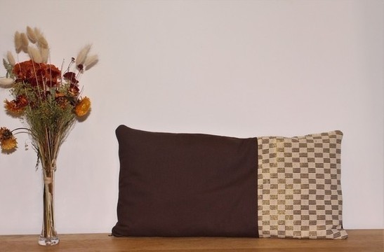 Coussin "Faso Or" et lin marron