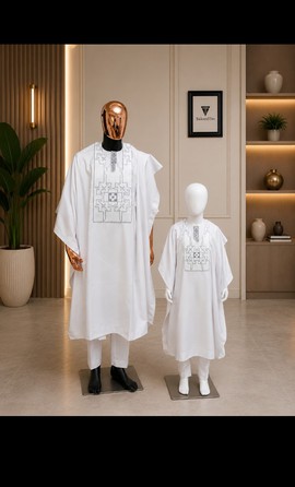 Ensemble assorti d’agbadas blancs pour père et fils – Ensemble trois pièces pour homme et agbada pour garçon