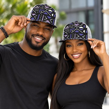 Casquette en maille noire à visière plate avec imprimé bogolan africain | Couvre-chef tribal | Bynelo