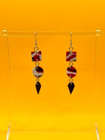 WILD24-09 : Boucles d'oreilles rouges pendantes