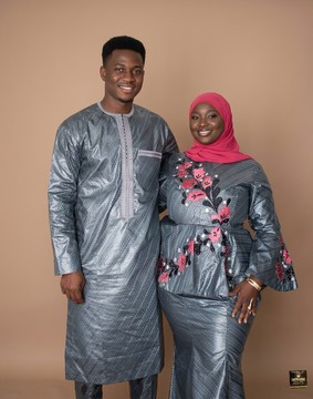 Ensemble Bazin scintillant couleur charbon élégant pour couple
