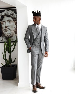 A Gris clair, rayure crayon ivoire, jorgecarli, tricot, revers en pointe.