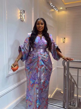 Robe bubu ajustée aux allures de tante africaine élégante