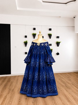 Robe longue à épaules dénudées en imprimé africain bleu roi | Robe longue Ankara | Robe d’invitée de mariage africain