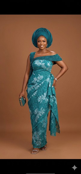 Robe de soirée en dentelle turquoise ornée de détails décoratifs