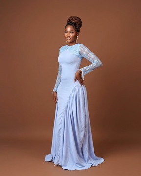 Robe longue sirène bleu clair à manches longues