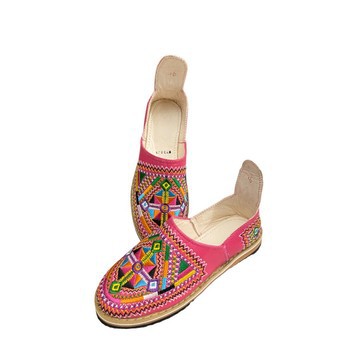 Babouches en Cuir Authentique pour Femme : Élégance et Confort à la Mode