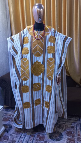 Tenue Traditionnelle Homme 4 Pièces en Aso Oke – Agbada, Haut, Pantalon et Chapeau