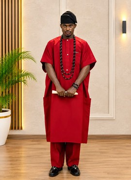 Tenue traditionnelle africaine pour homme | Ensemble kaftan rouge et pantalon / tenues d’agbada pour homme